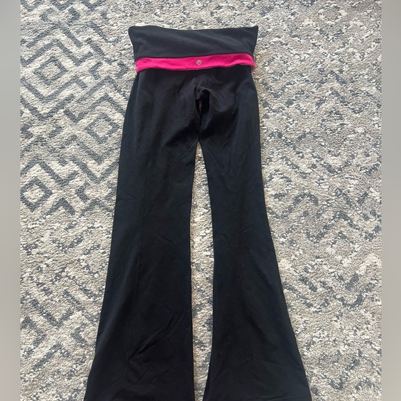 Lululemon Flared Leggings with Pink Band Size 4 - Picture 1 of 4